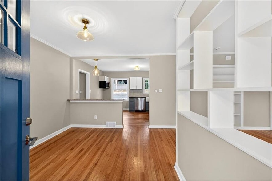 Building Photo - 2907 Cloverhurst Dr