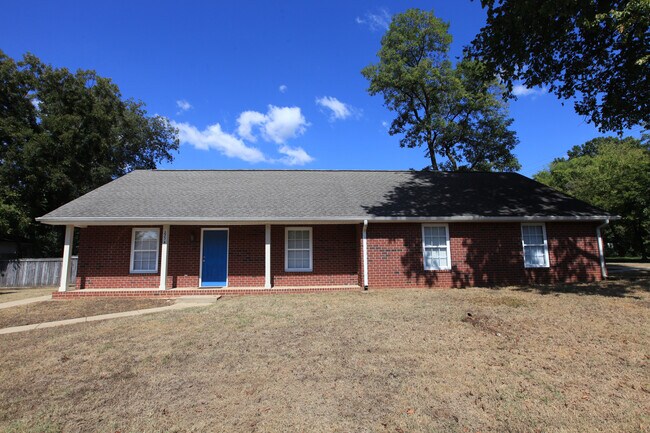 Primary Photo - 225 E Chestnut St