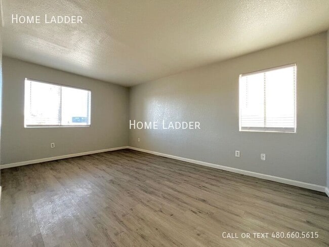 Building Photo - 4959 S Park Ave