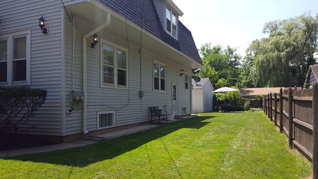 Building Photo - 115 W Crystal Lake Ave