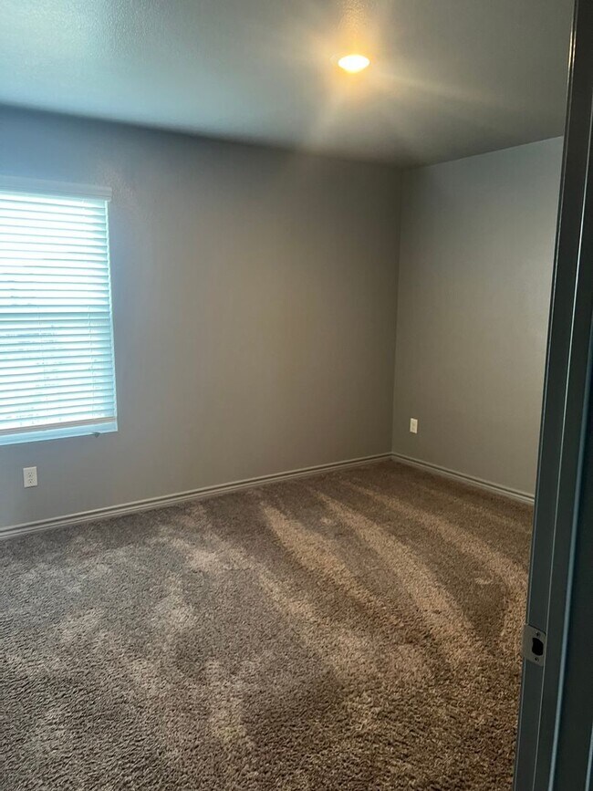 Building Photo - 2814 Leroy Cir