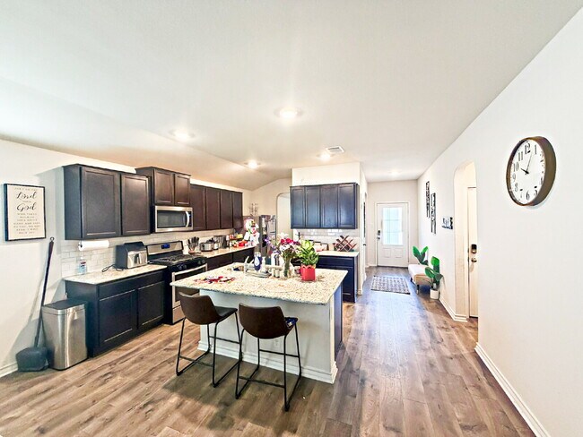 Building Photo - 13138 Whispering Bend, San Antonio, TX 78252