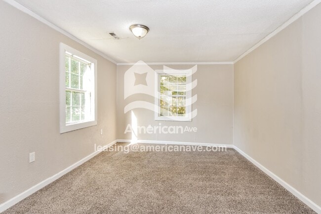 Building Photo - 7030 Sprott St