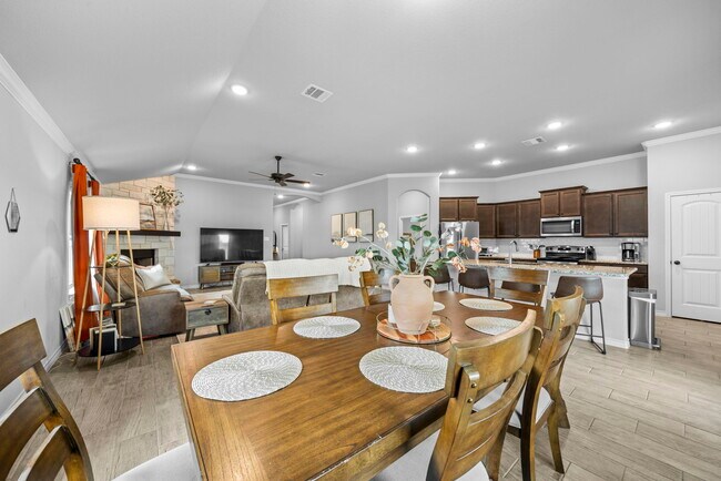 Building Photo - 2635 Settlers Oak Dr