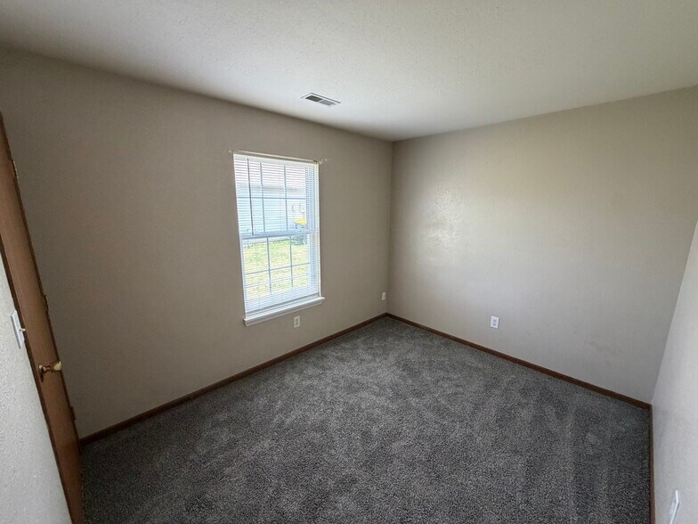 Building Photo - 1216 Wolf Run Ct