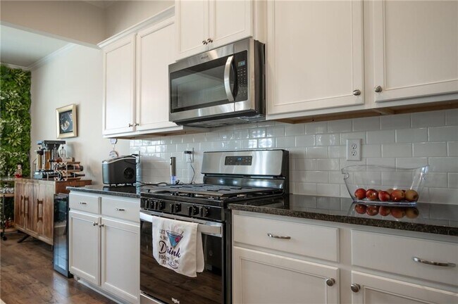 Building Photo - 729 Glenside Dr