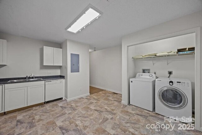 Building Photo - 6 Azalea Rd