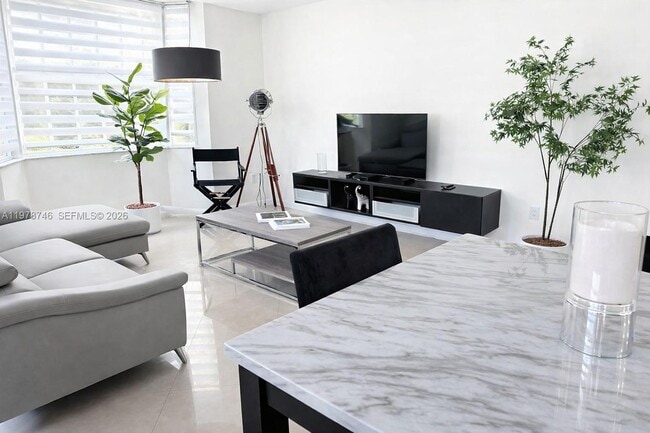 Building Photo - 19901 E Country Club Dr