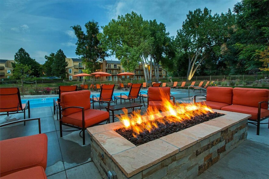 Fire Pit - Woodland Hills Apartments