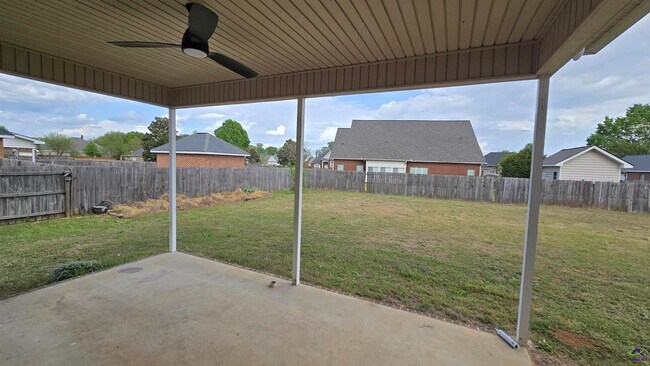 Building Photo - 103 Clarissa Dr