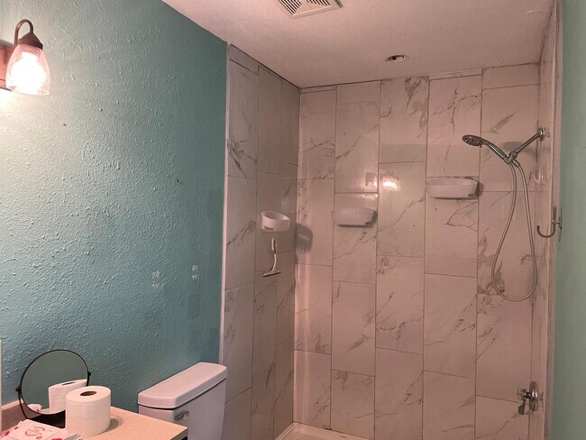 Building Photo - 7600 Emmett F Lowry Expy