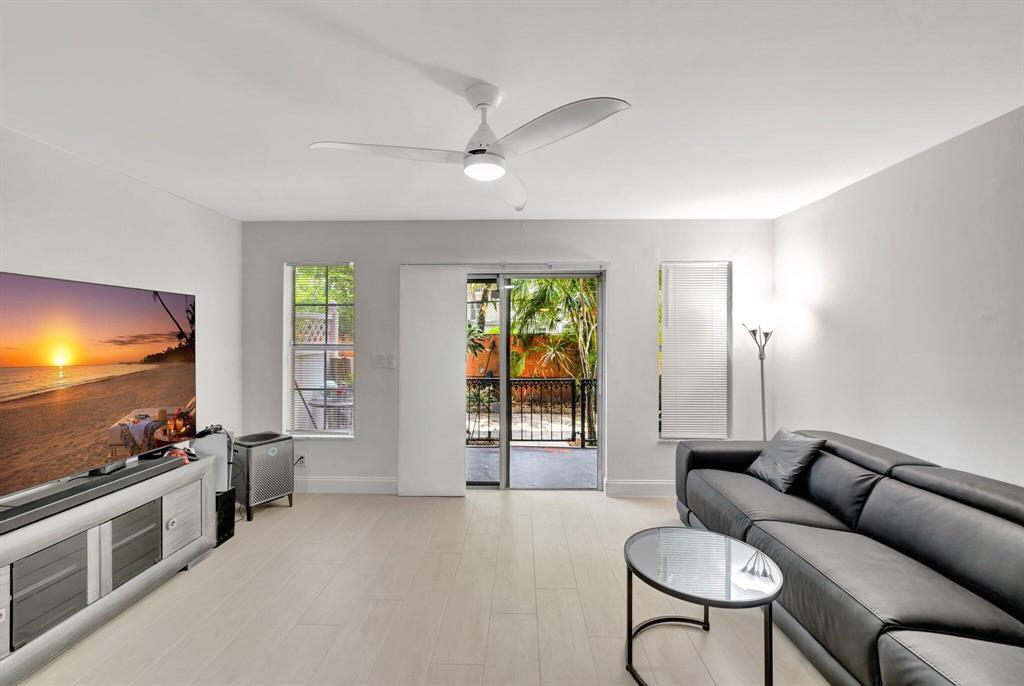 Building Photo - 640 Tennis Club Dr