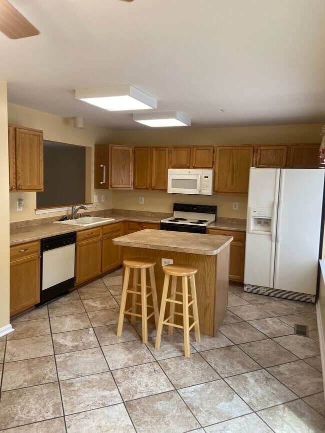 Building Photo - Charming 3 Bedroom/2 Full Bath/2 Half Bath Townhome in Constant Friendship, MD!