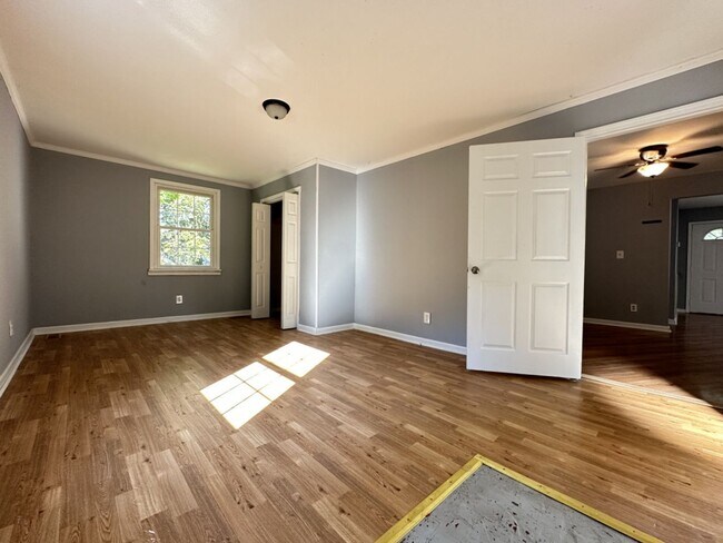 Building Photo - 496 Louisiana Ave. Clarksville, TN 37042