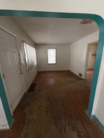 Building Photo - 762 E Alma Ave