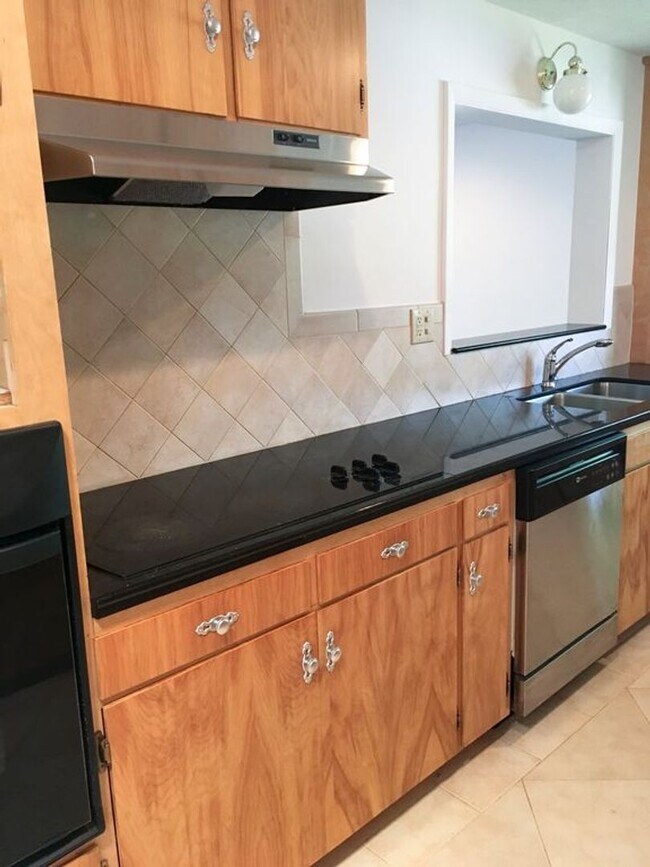 Building Photo - 516 N Willson Ave