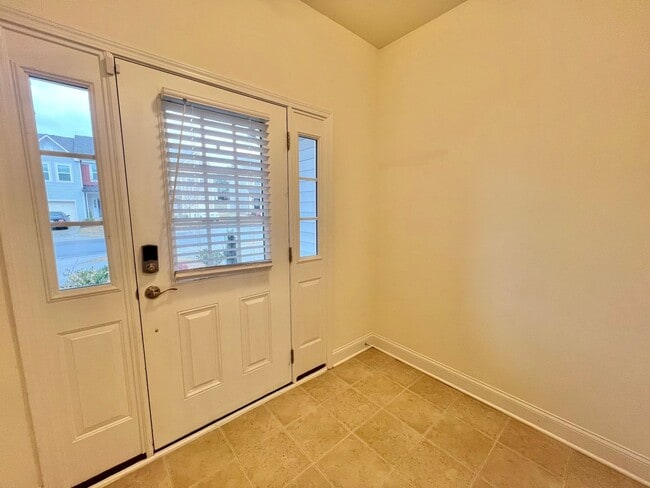 Building Photo - Stunning 3BD, 3BA Raleigh Townhome in an H...