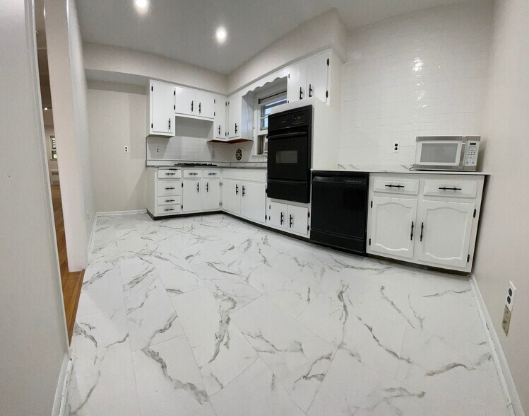 Building Photo - 8412 Liberty Ave