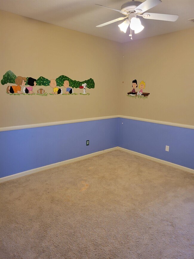 Building Photo - 37 Christmas Dr