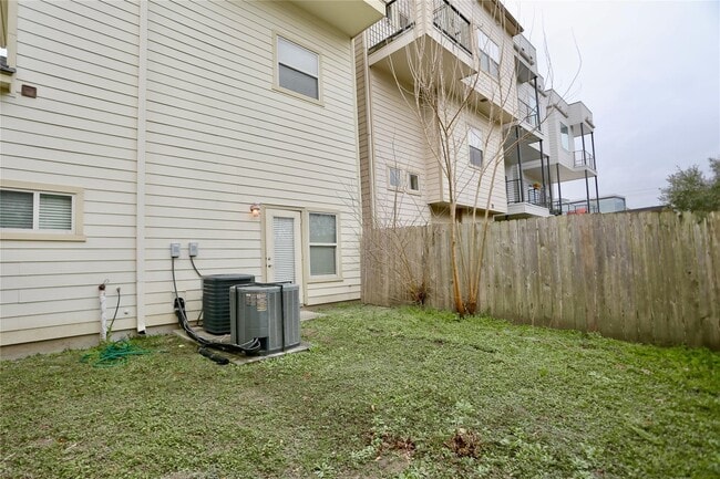 Building Photo - 114 Heights Blvd