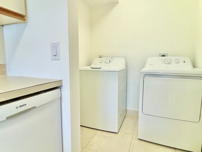 Building Photo - Unfurnished 2 BR condo Annual Rental in Ti...