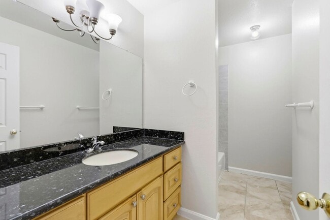 Building Photo - Sunset Park Townhouse Available for Rent!