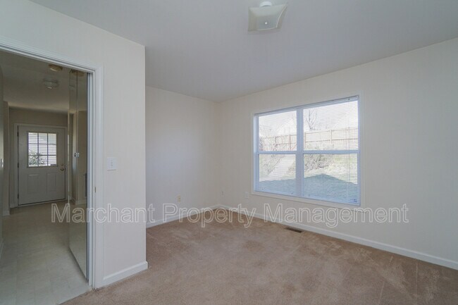 Building Photo - 335 Woodlark St