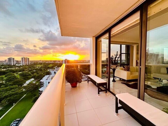 Building Photo - 3625 N Country Club Dr