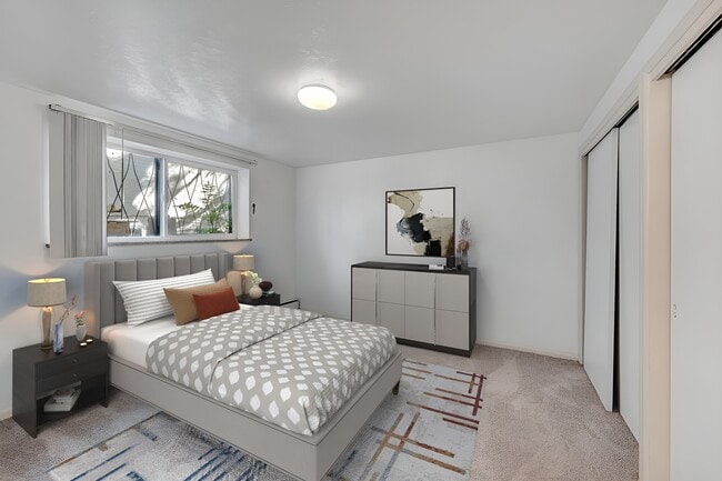 Building Photo - Lincoln Plaza Apartments