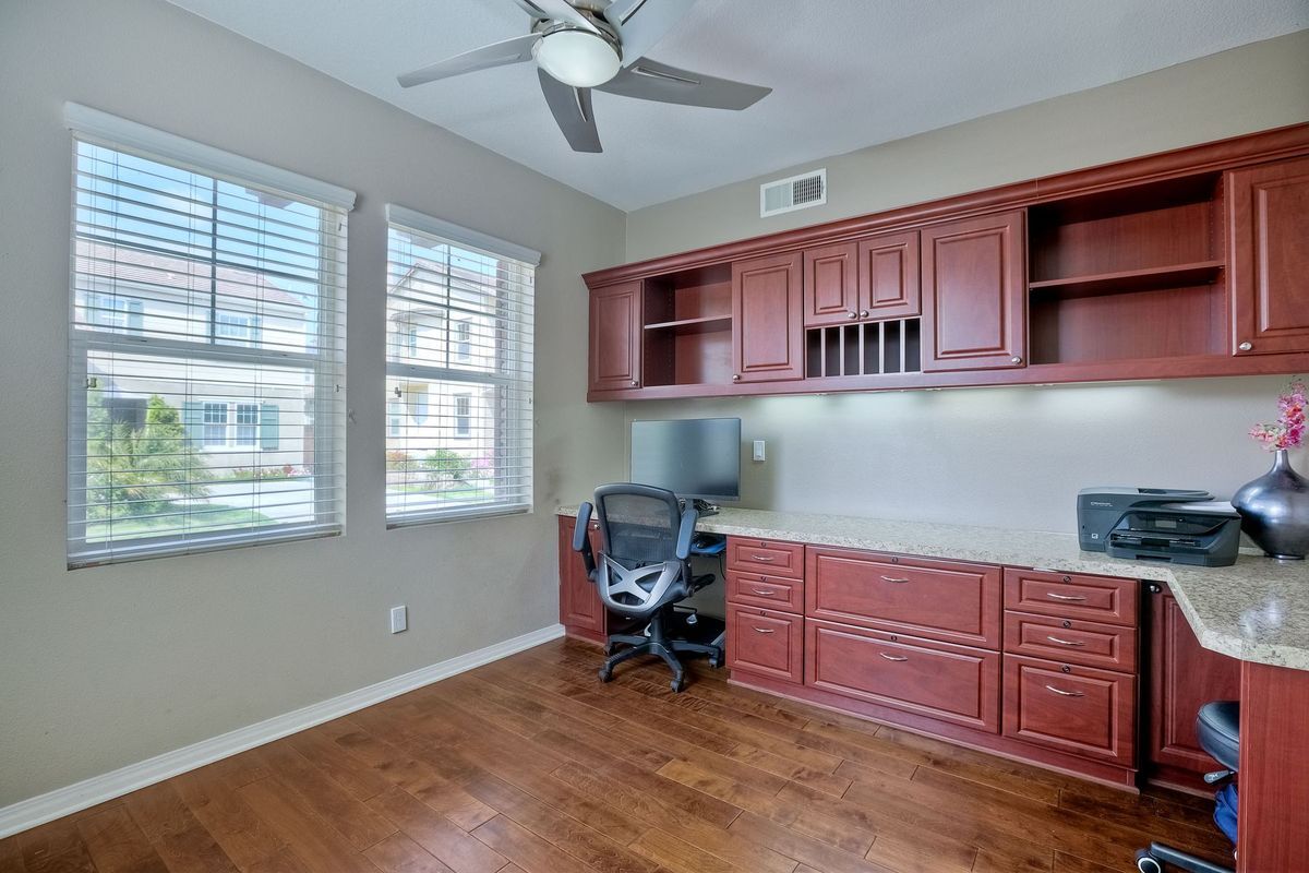 Building Photo - 10419 Paradisio Pl