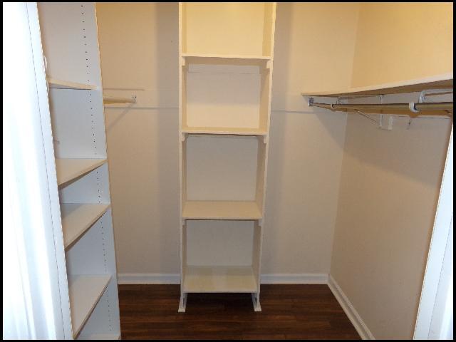 Building Photo - 39 Oak Forest Loop