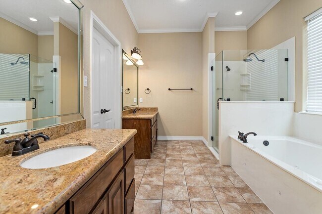 Building Photo - 3525 Windrose Dr