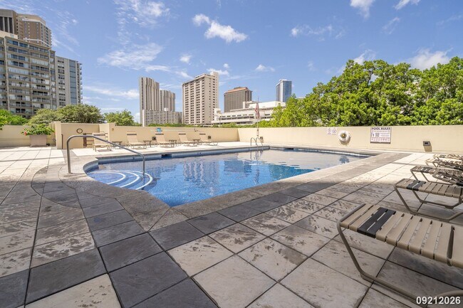 Building Photo - 1717 Ala Wai Blvd