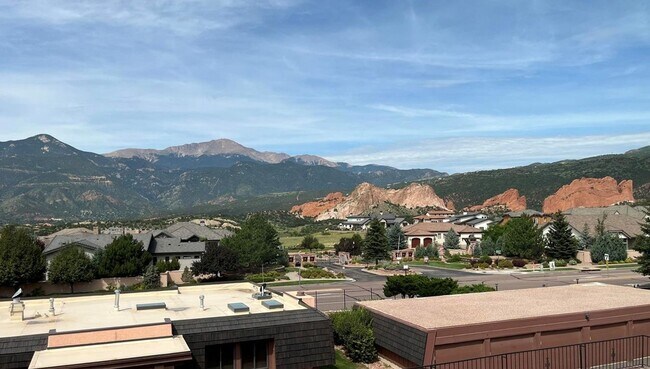 Building Photo - 2905 Mesa Rd