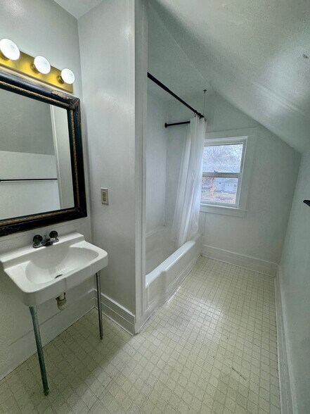 Building Photo - 2325 McKinley Ave