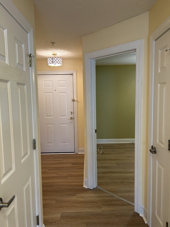 Building Photo - 627 Woodmoor Dr
