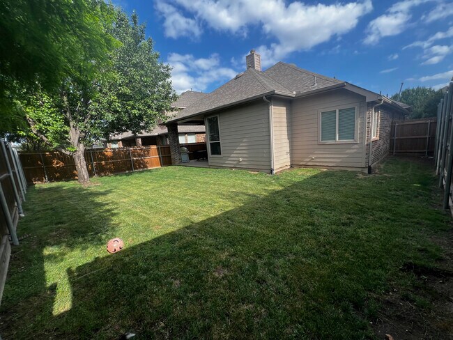 Building Photo - 10512 Sexton Dr