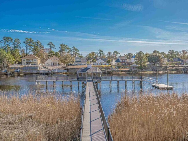 Building Photo - 628 Waterway Village Blvd