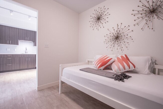 Building Photo - 900 Beacon St