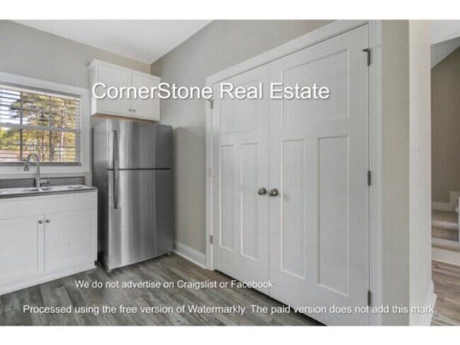 Building Photo - 2854 Little Dr