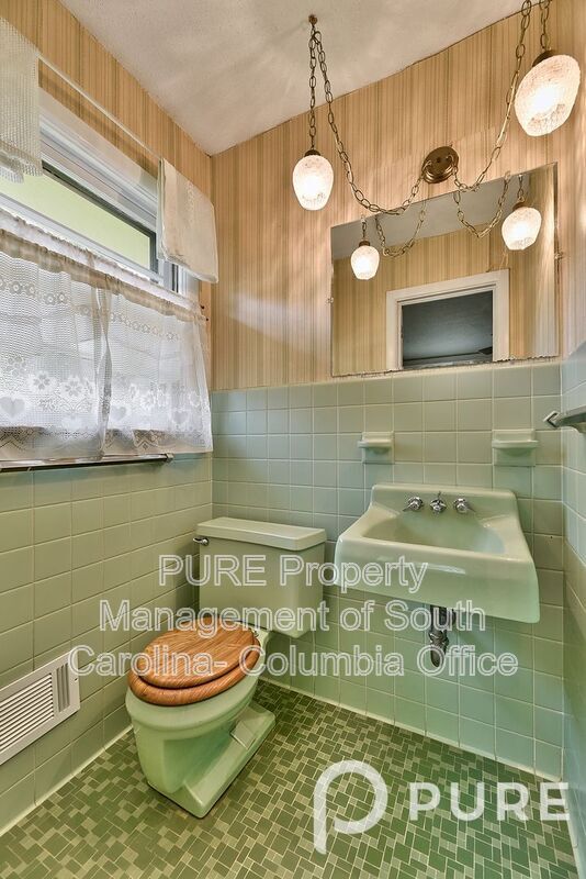 Building Photo - 5912 Barksdale Dr