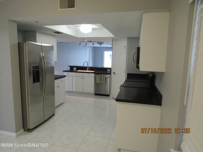 Building Photo - 606 Shorewood Dr