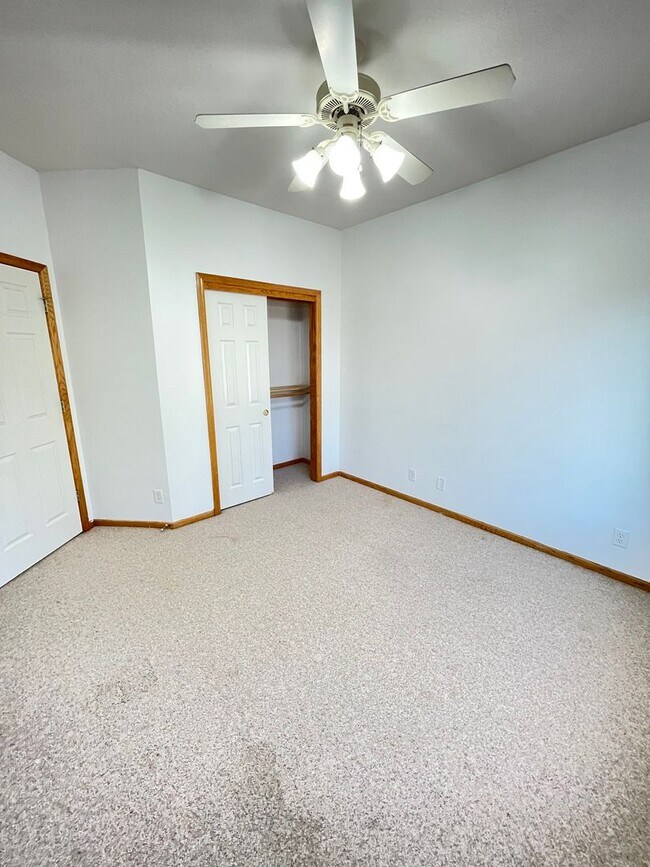 Building Photo - Northwest Omaha Gem: 2,700 Sq Ft, 3-Bedroom, Walk-Out Finished Basement, Fenced Yard, 3-Car Garag...