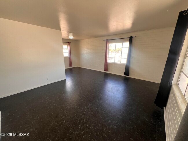 Building Photo - 2743 S Norton Vista