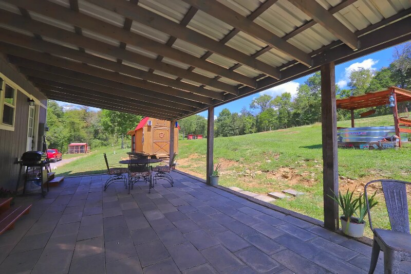 Building Photo - 333 Little Salt Lick Rd