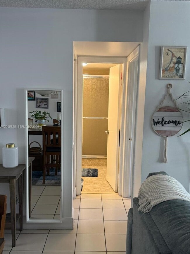 Building Photo - 447 NE 195th St