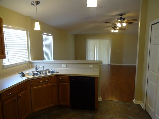 Building Photo - 1643 Hawkins Cove Dr E