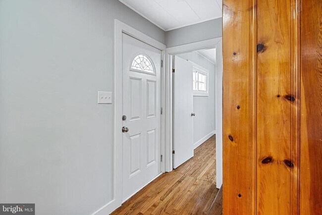 Building Photo - 821 Chesaco Ave