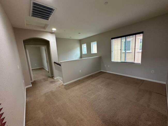 Building Photo - Beautiful 3 Bedroom, 2.5 Bath Mountain House Home