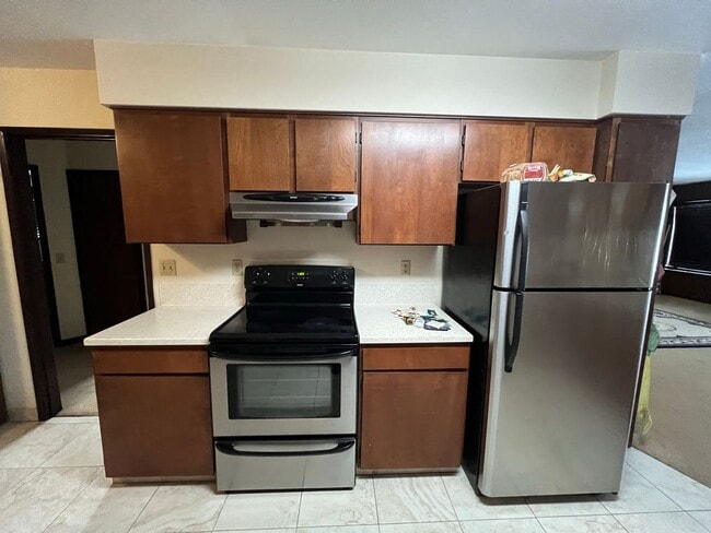 Building Photo - APPLICATION PENDING - 3 Bedroom, 1 Bath Ho...